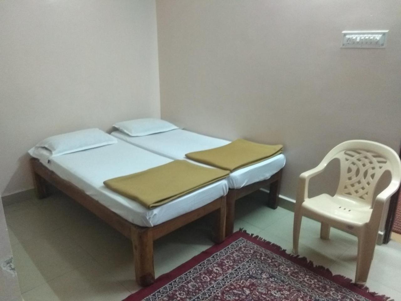 Отель Apoorva Residency Бангалор Экстерьер фото
