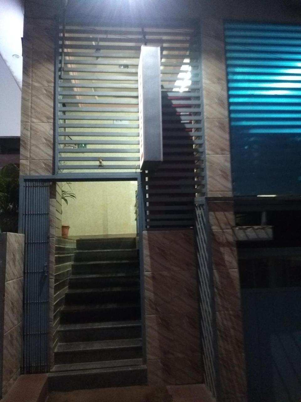 Отель Apoorva Residency Бангалор Экстерьер фото