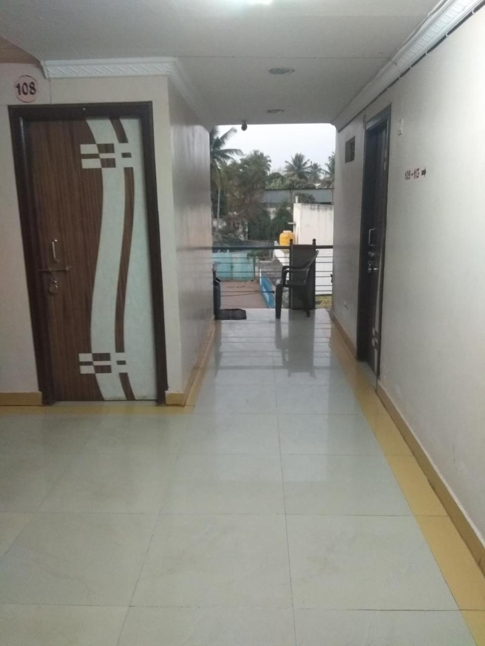 Отель Apoorva Residency Бангалор Экстерьер фото